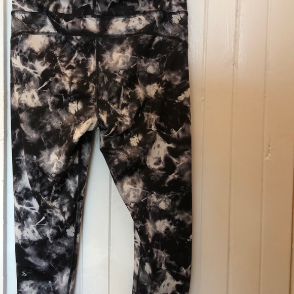 Under Armor Workout Capris - Picture 3 of 5